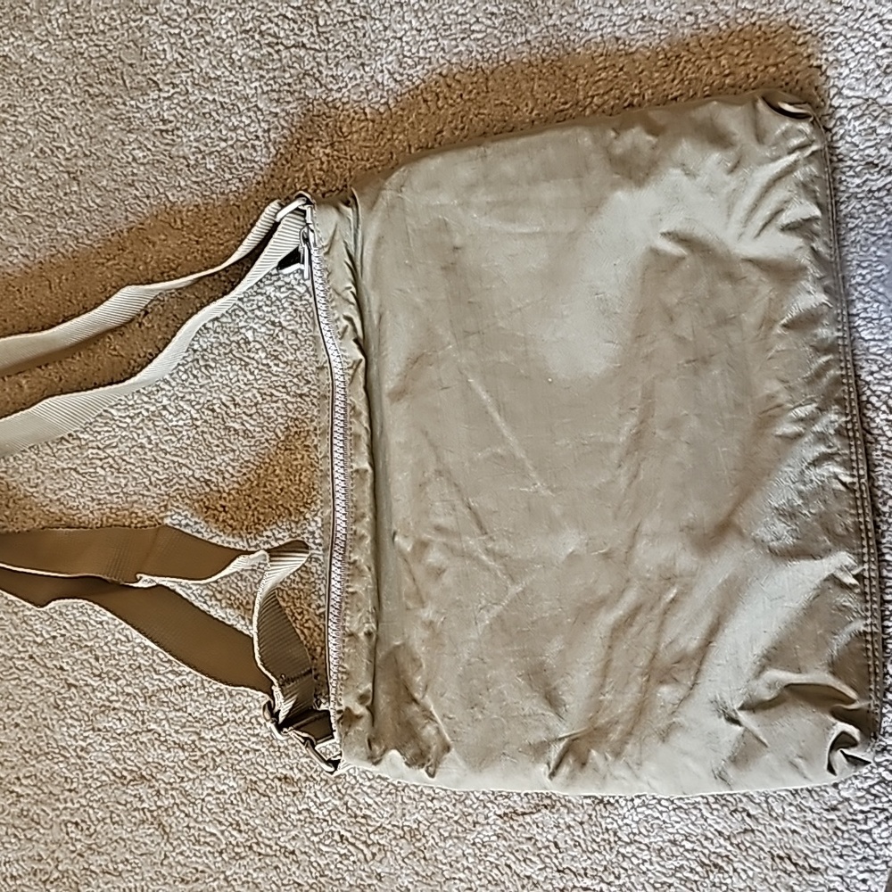 Baggallini brand shoulder or crossbody bag. - Picture 2 of 2